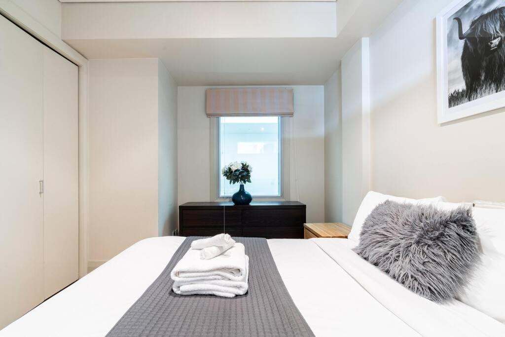 شقة Luxury Waterfront Nest Above Viaduct Harbour أوكلاند المظهر الخارجي الصورة