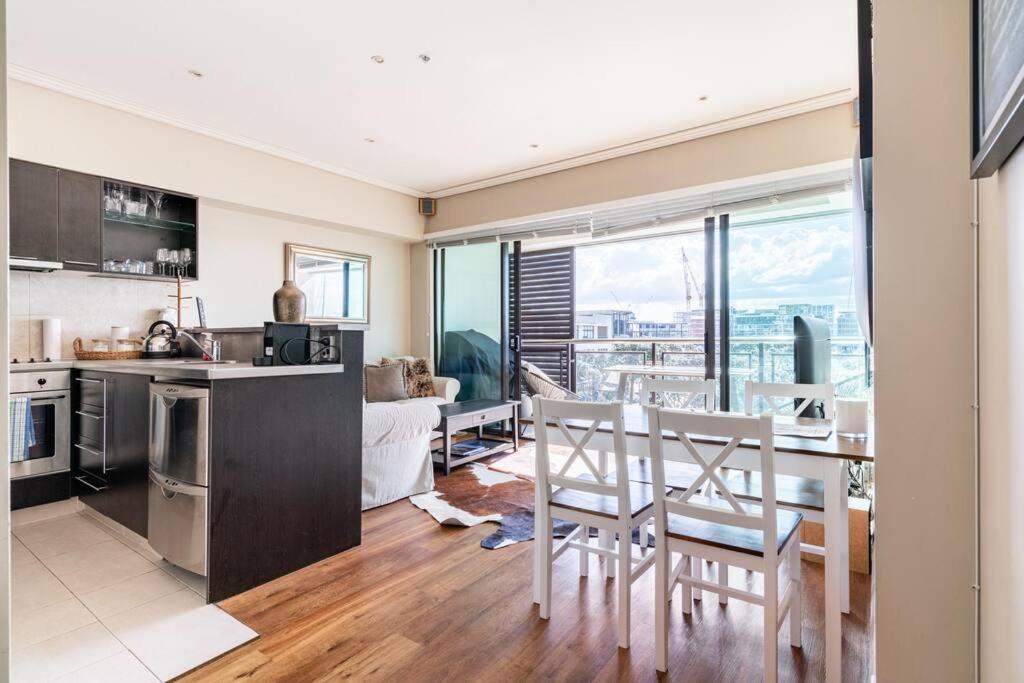 شقة Luxury Waterfront Nest Above Viaduct Harbour أوكلاند المظهر الخارجي الصورة
